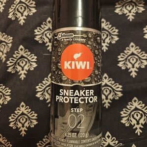 NWT Kiwi Sneaker Protectant Spray